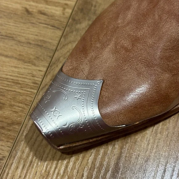 BEAST FASHION Brown Leather Western Ankle Boots with Silver Toe Caps - Picture 5 of 8